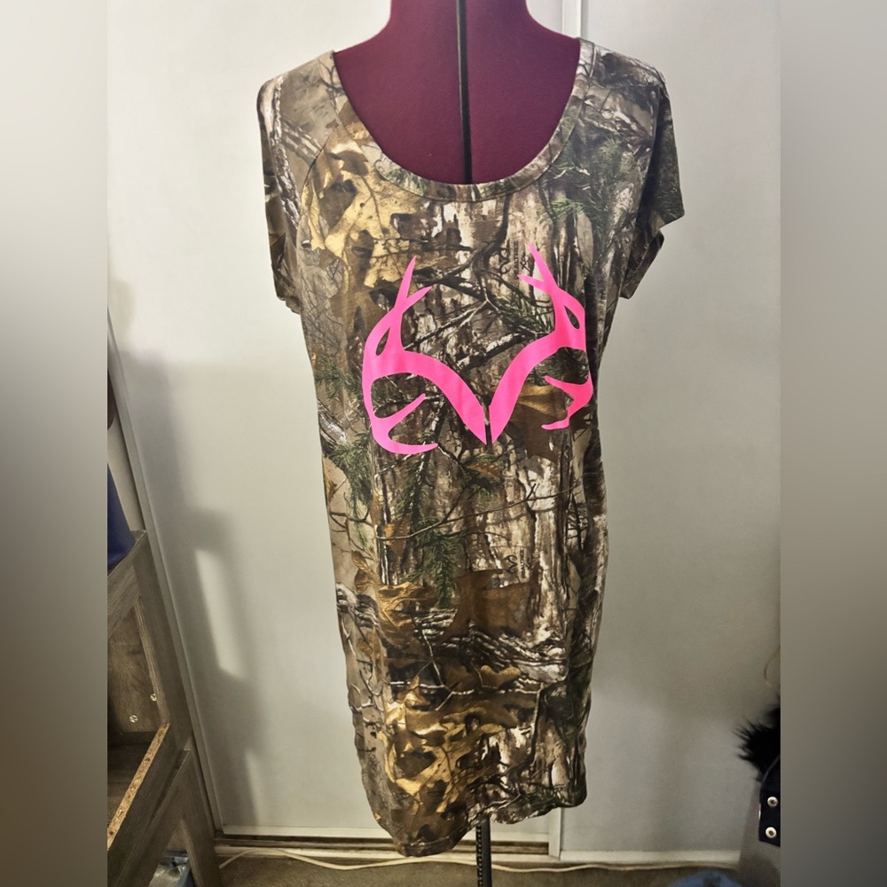 🍾EUC RealTree Camo Dress w/Pink Antler Design, can also be worn as a nightgown